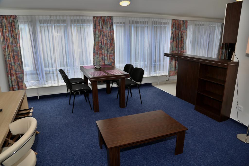 Apartments Kroměříž Habitación foto